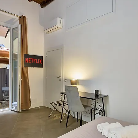 아파트 Navona Charme 1 *